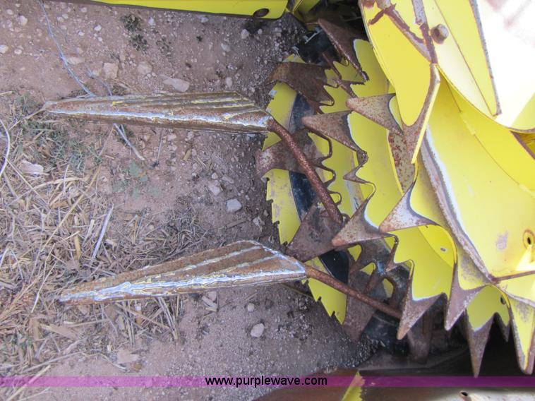 image for item 3475 2004 John Deere 688 rotary forage head
