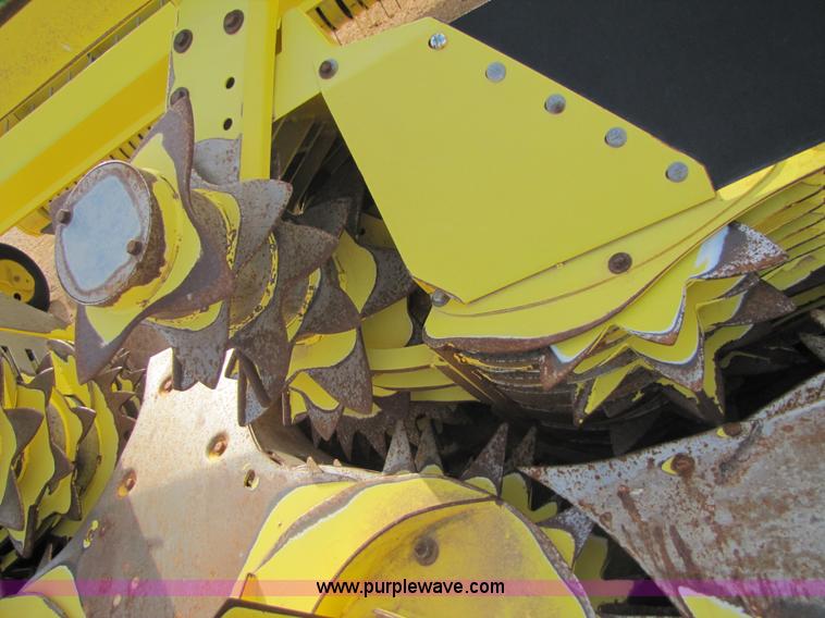 image for item 3475 2004 John Deere 688 rotary forage head