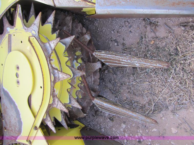 image for item 3475 2004 John Deere 688 rotary forage head