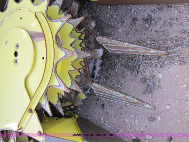 image for item 3475 2004 John Deere 688 rotary forage head