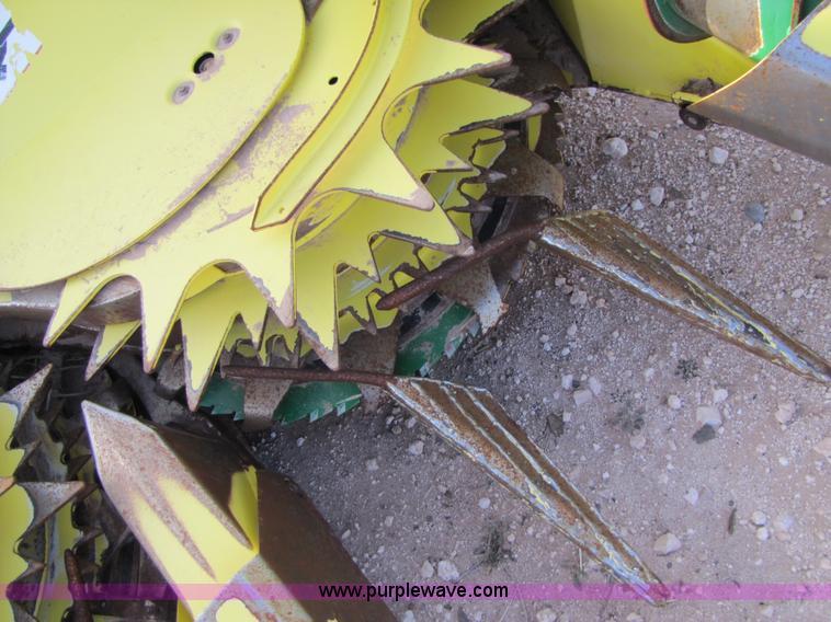 image for item 3475 2004 John Deere 688 rotary forage head