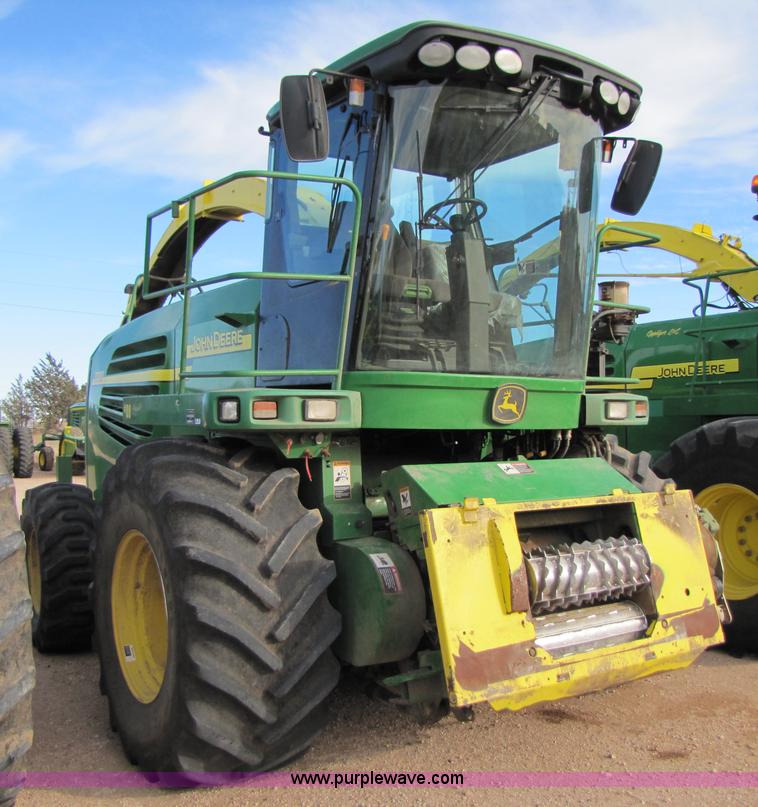 image for item 3476 2006 John Deere 7700 forage harvester