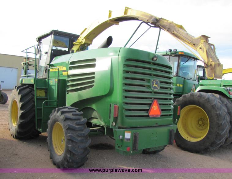 image for item 3476 2006 John Deere 7700 forage harvester