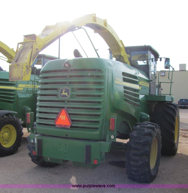 image for item 3476 2006 John Deere 7700 forage harvester