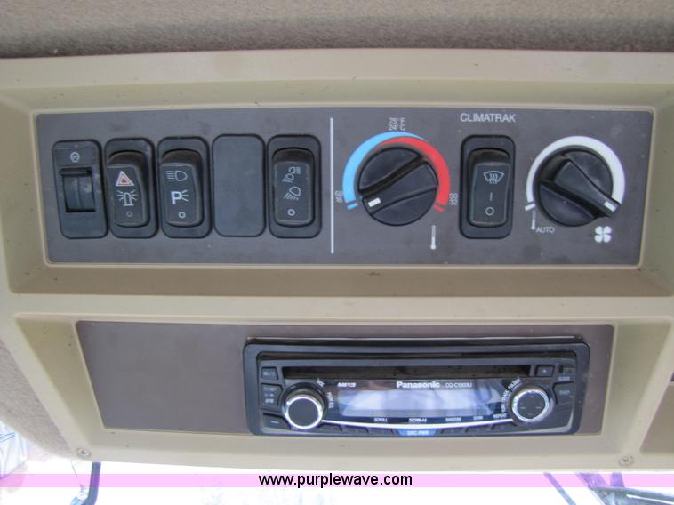 image for item 3476 2006 John Deere 7700 forage harvester