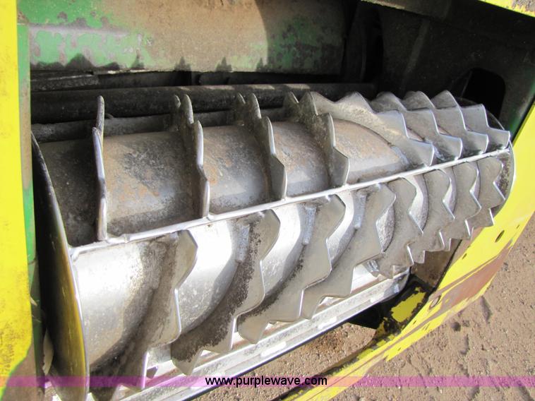 image for item 3476 2006 John Deere 7700 forage harvester