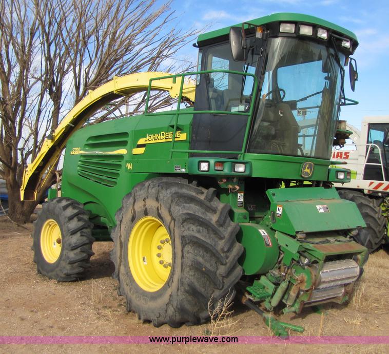 image for item 3477 2005 John Deere 7700 forage harvester