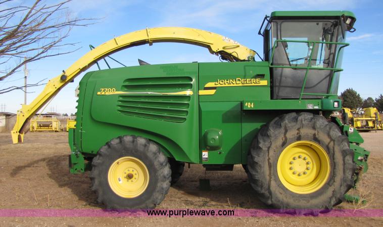 image for item 3477 2005 John Deere 7700 forage harvester