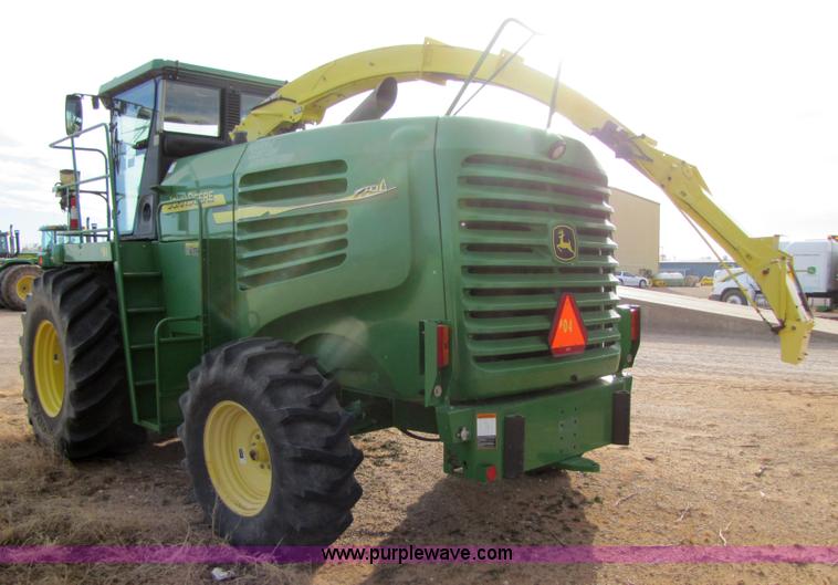 image for item 3477 2005 John Deere 7700 forage harvester