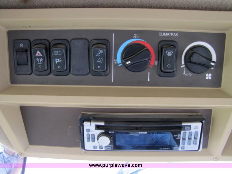 image for item 3477 2005 John Deere 7700 forage harvester