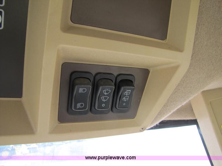 image for item 3477 2005 John Deere 7700 forage harvester