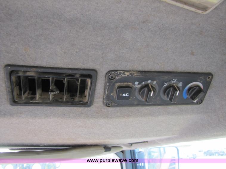 image for item 3479 2004 Kubota M105S MFWD tractor