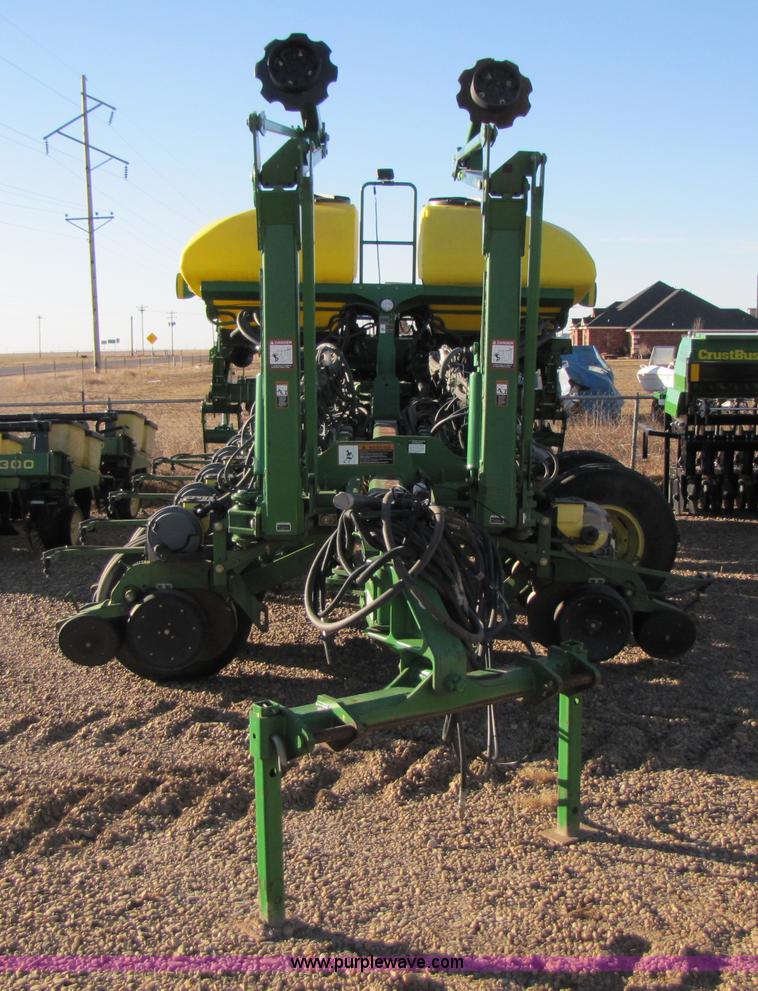 image for item 3480 2005 John Deere 1770 planter