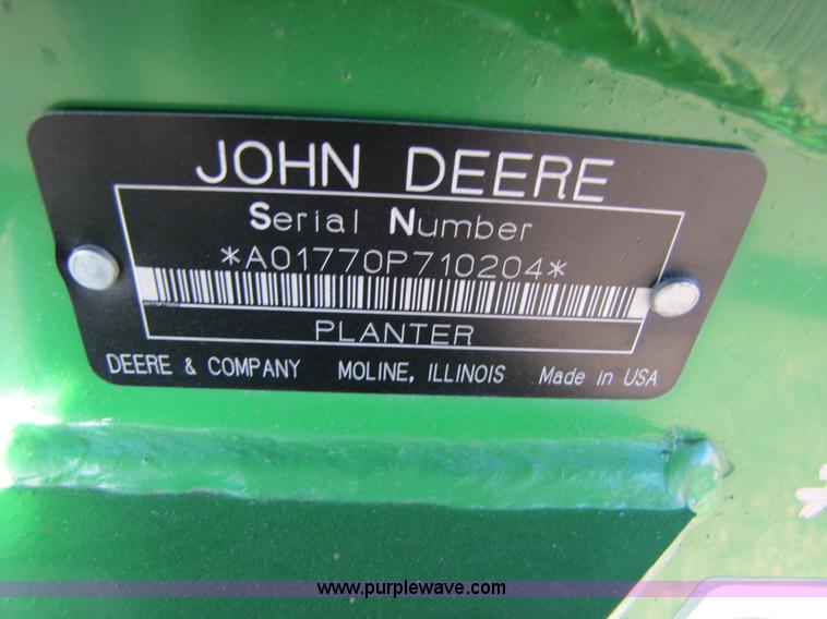 image for item 3480 2005 John Deere 1770 planter