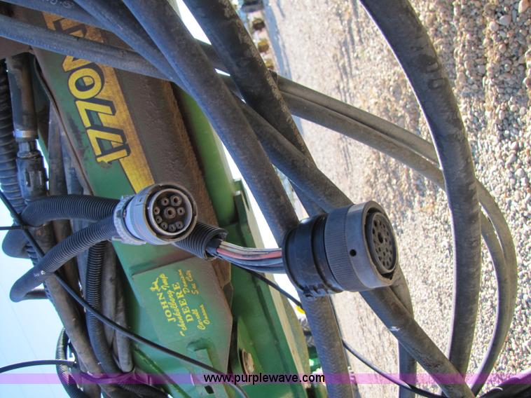 image for item 3480 2005 John Deere 1770 planter