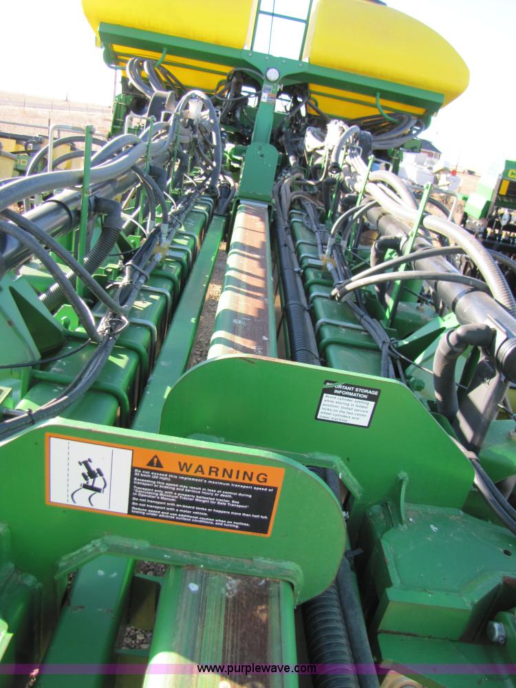 image for item 3480 2005 John Deere 1770 planter