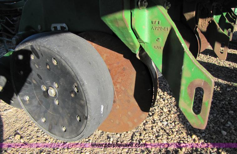 image for item 3480 2005 John Deere 1770 planter