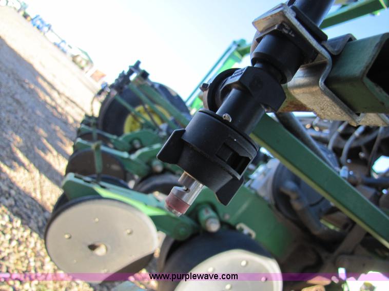 image for item 3480 2005 John Deere 1770 planter