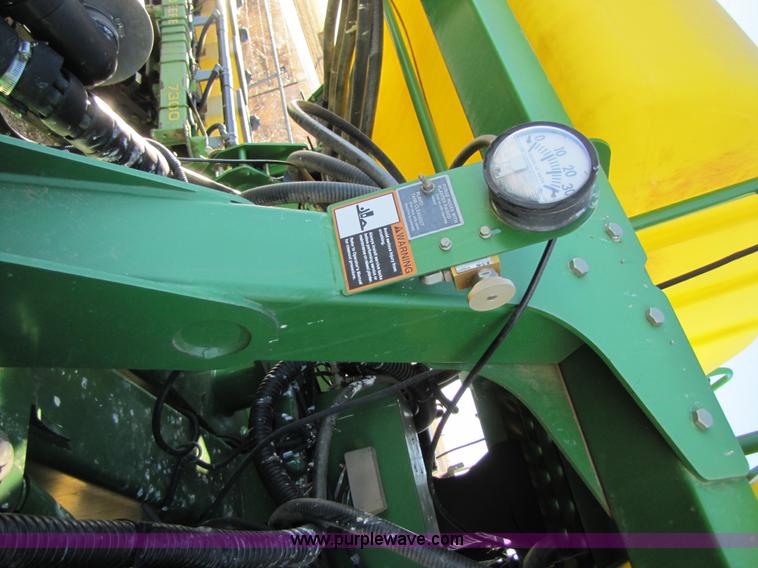 image for item 3480 2005 John Deere 1770 planter