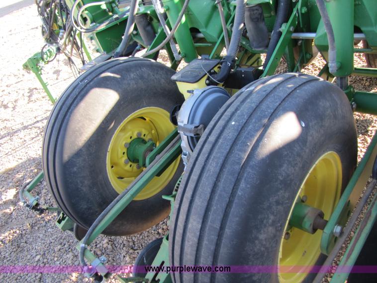 image for item 3480 2005 John Deere 1770 planter