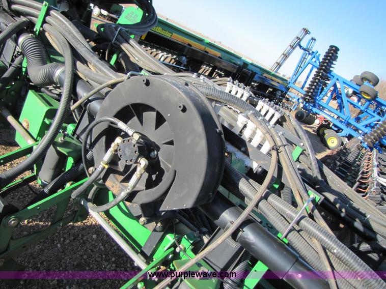 image for item 3480 2005 John Deere 1770 planter
