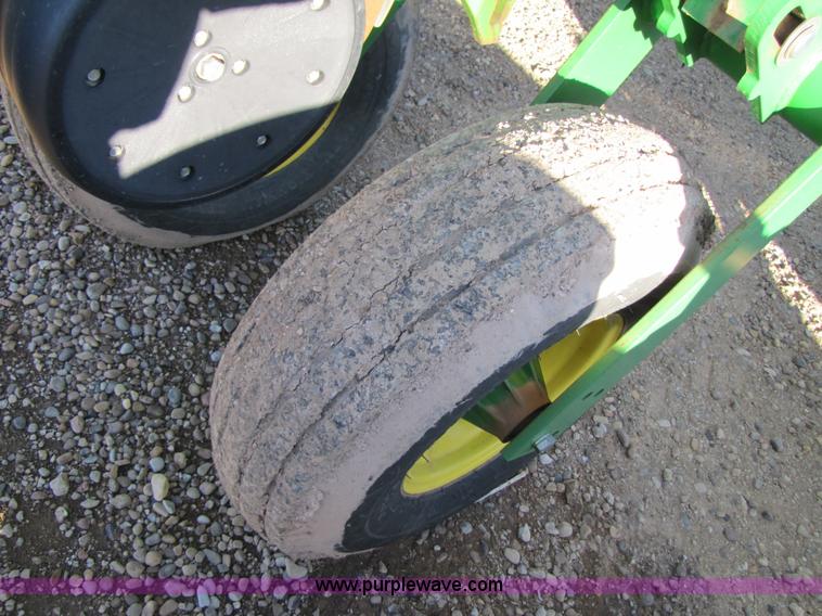 image for item 3480 2005 John Deere 1770 planter