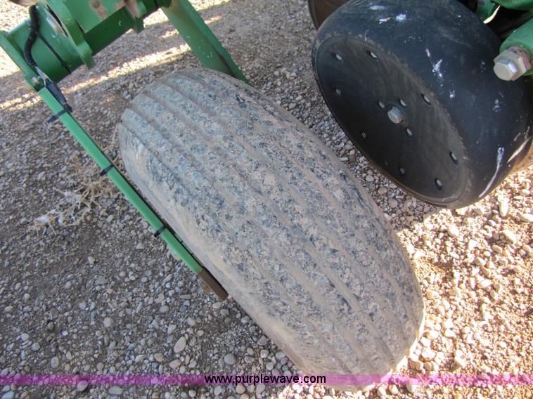 image for item 3480 2005 John Deere 1770 planter