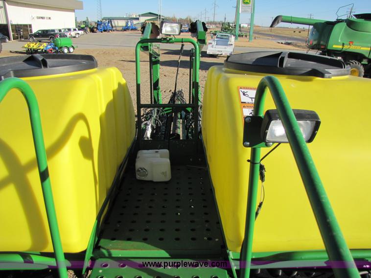 image for item 3480 2005 John Deere 1770 planter