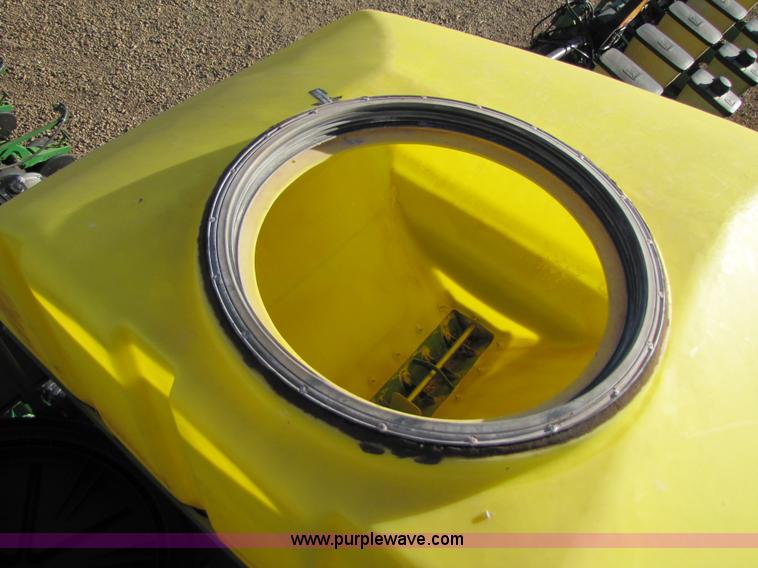 image for item 3480 2005 John Deere 1770 planter