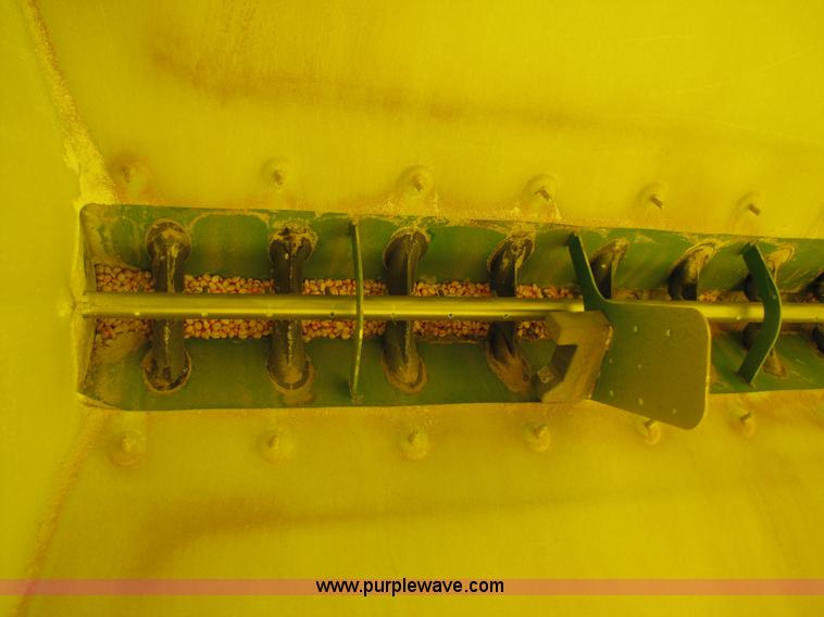 image for item 3480 2005 John Deere 1770 planter