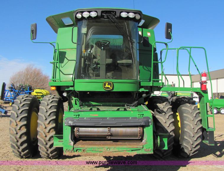 image for item 3483 2007 John Deere 9860STS combine