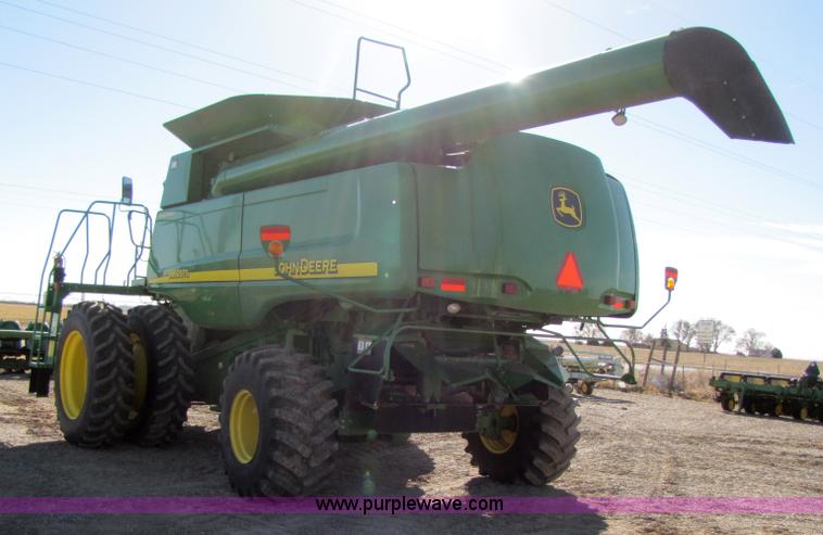 image for item 3483 2007 John Deere 9860STS combine