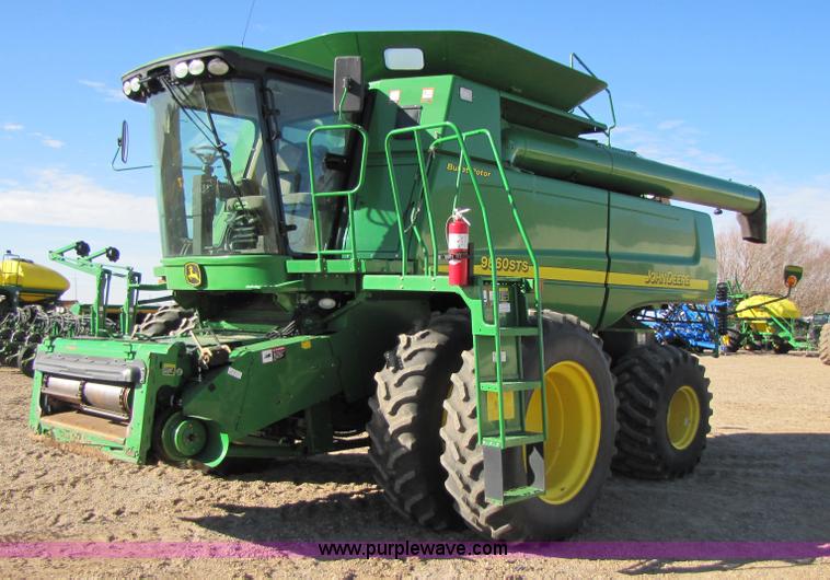 image for item 3483 2007 John Deere 9860STS combine