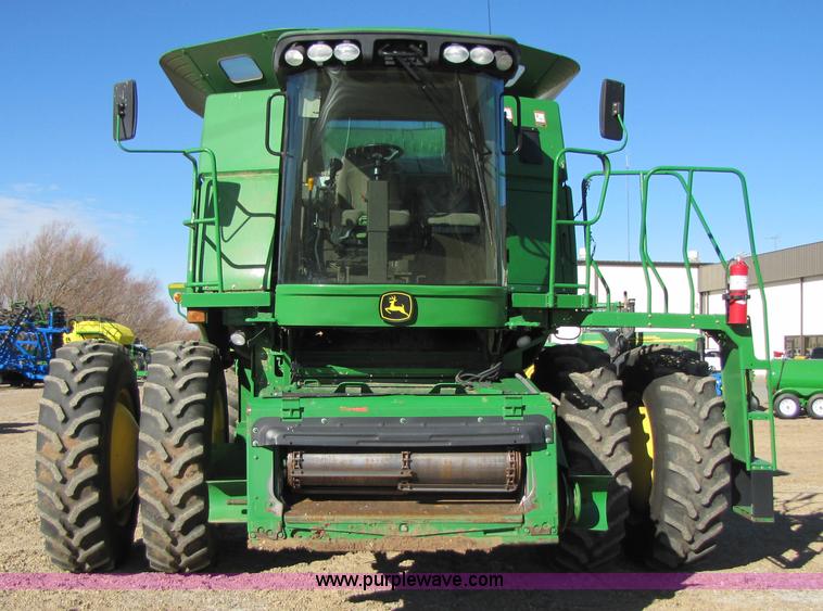 image for item 3483 2007 John Deere 9860STS combine