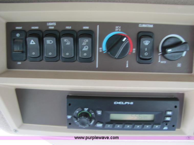 image for item 3483 2007 John Deere 9860STS combine