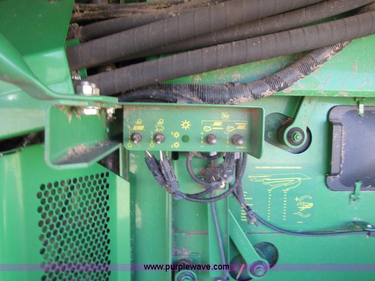 image for item 3483 2007 John Deere 9860STS combine