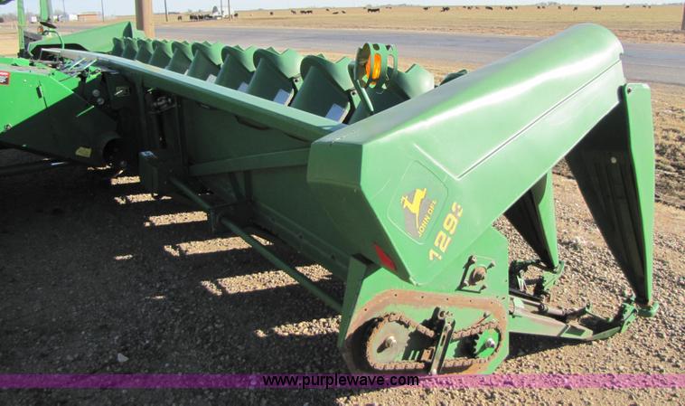 image for item 3484 1997 John Deere 1293 corn head