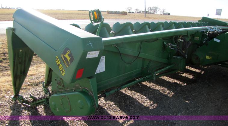 image for item 3484 1997 John Deere 1293 corn head