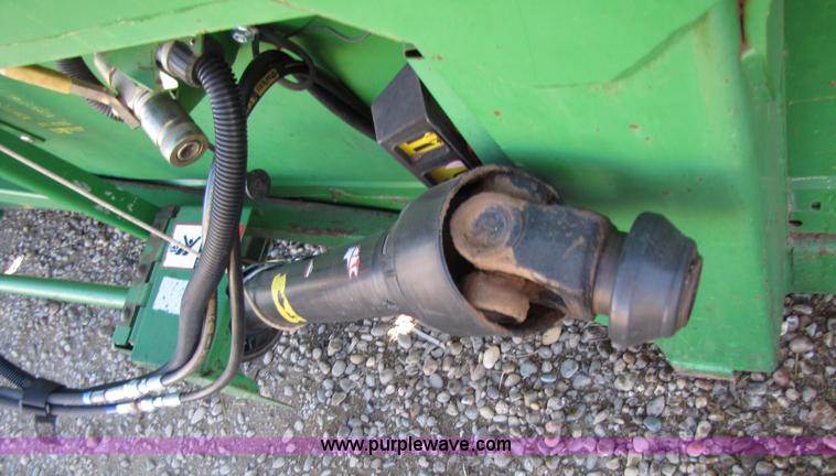 image for item 3484 1997 John Deere 1293 corn head