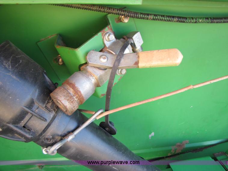 image for item 3484 1997 John Deere 1293 corn head