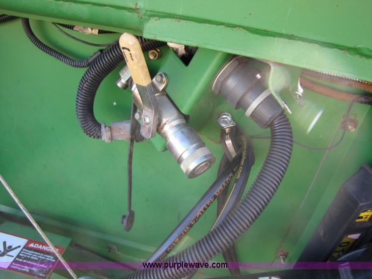 image for item 3484 1997 John Deere 1293 corn head