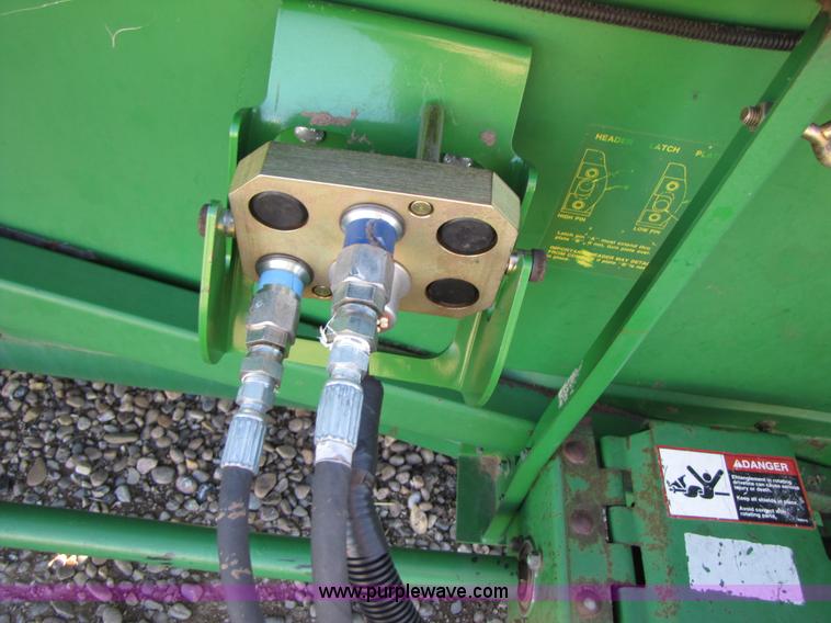 image for item 3484 1997 John Deere 1293 corn head