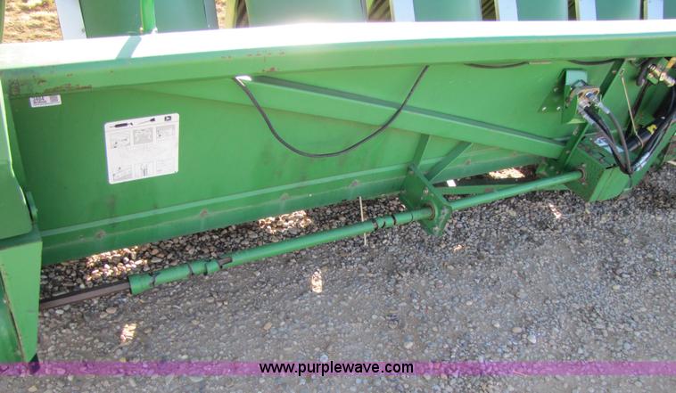 image for item 3484 1997 John Deere 1293 corn head