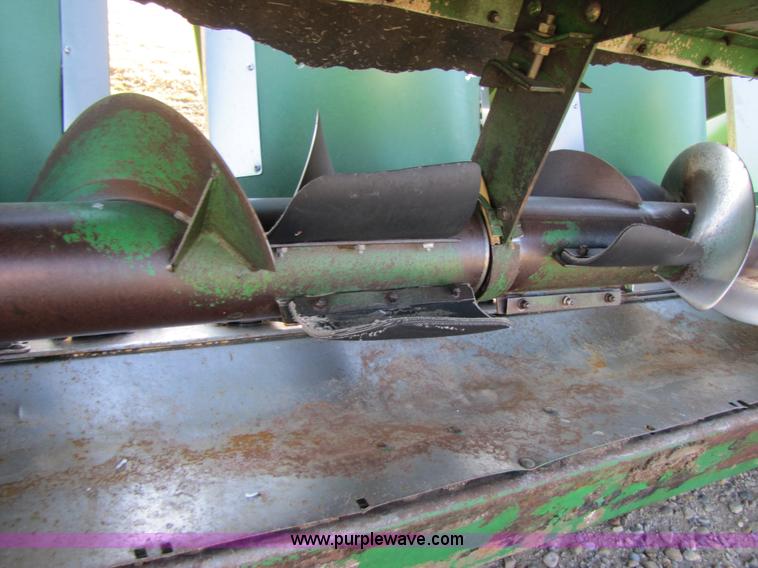 image for item 3484 1997 John Deere 1293 corn head