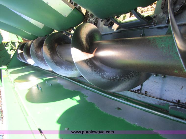 image for item 3484 1997 John Deere 1293 corn head