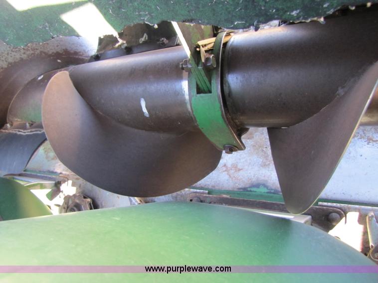 image for item 3484 1997 John Deere 1293 corn head