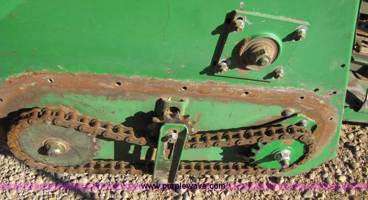 image for item 3484 1997 John Deere 1293 corn head