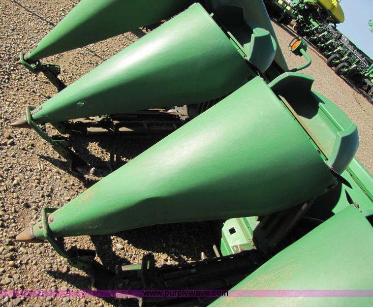 image for item 3484 1997 John Deere 1293 corn head