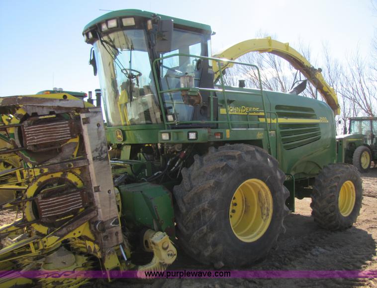 image for item 3489 2002 John Deere 7500 forage harvester