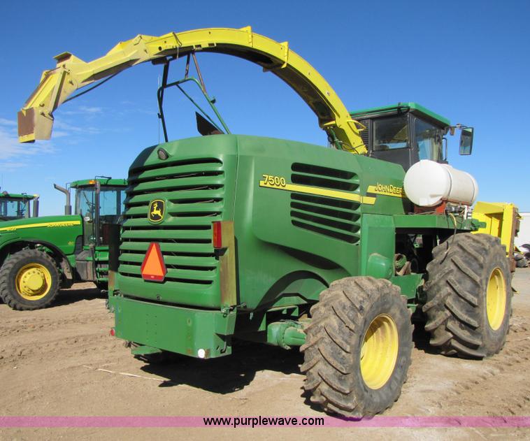 image for item 3489 2002 John Deere 7500 forage harvester